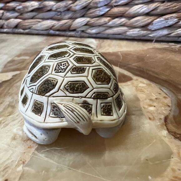 Engraved Turtle Figure - Picture 4 of 6